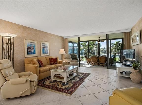 2nd image of 910 Huron Ct Unit 201