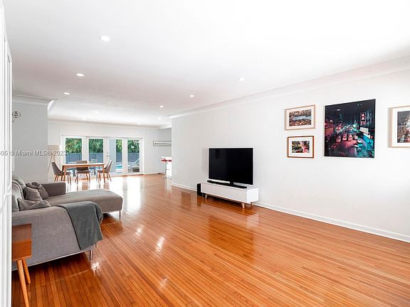 3rd image of 1244 Alhambra Cir