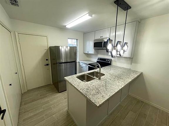 3rd image of 4018 N Meadow Ave APT 7