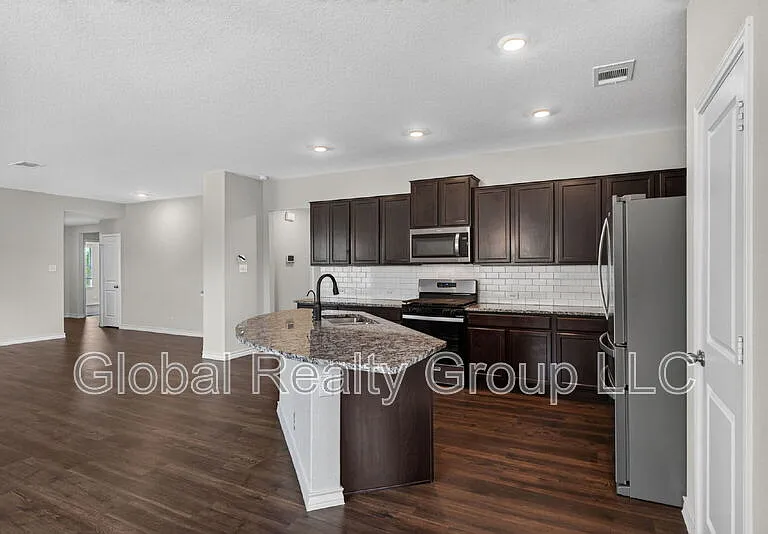 515 Diamond Shls — Photo 13