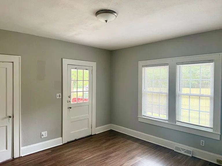 511 Alamance Rd — Photo 6