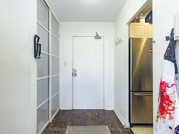 4th image of 85 Emmett Ave #708
