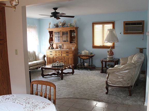 4th image of 117 Beacon Ave