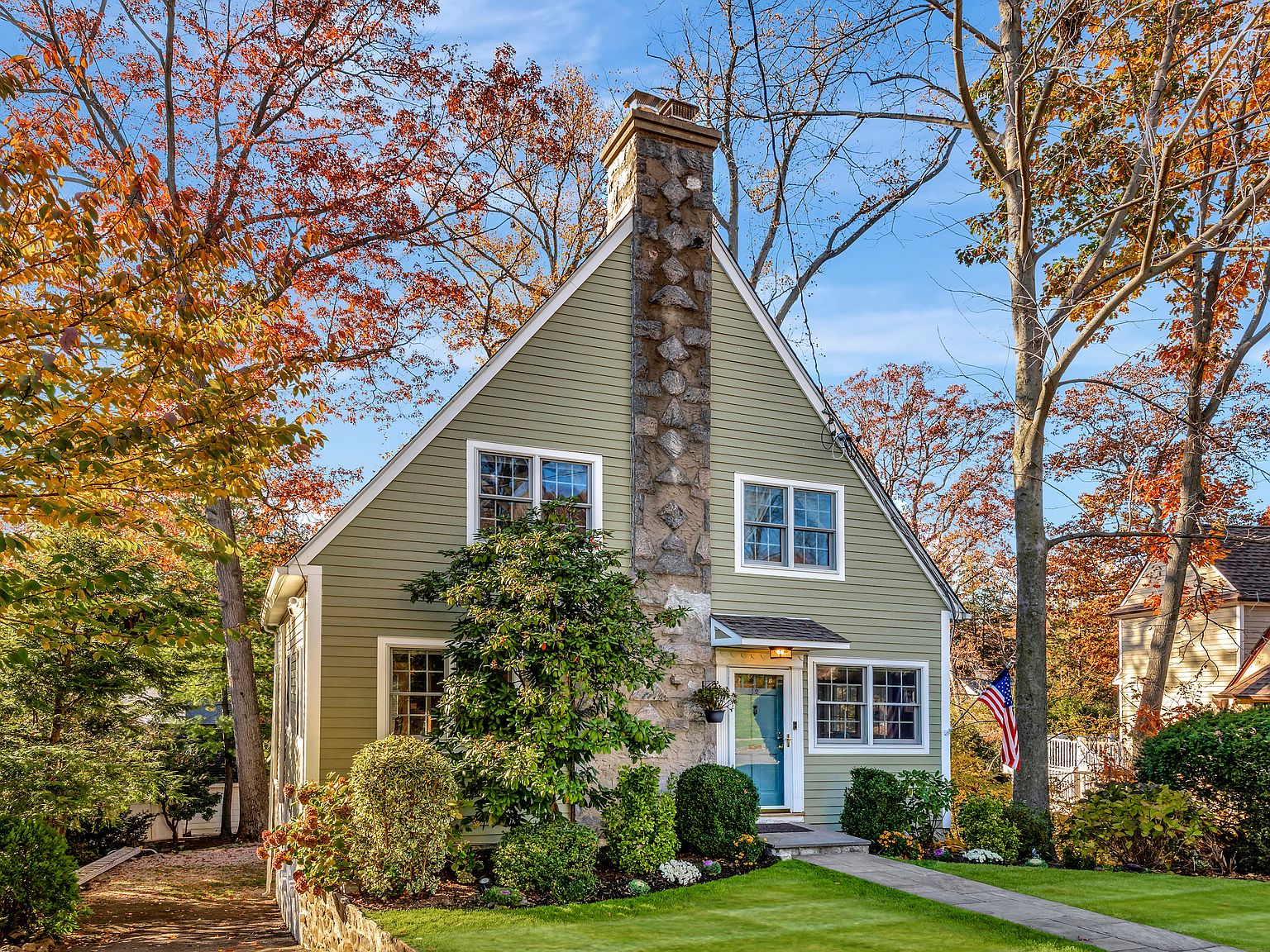 12 Maywood Rd, New Rochelle, NY 10804 | Zillow, image size:1536x1152