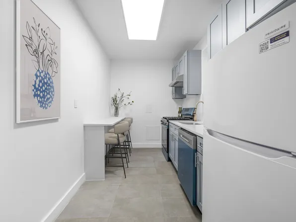 210 Grand Street image 7 of 9