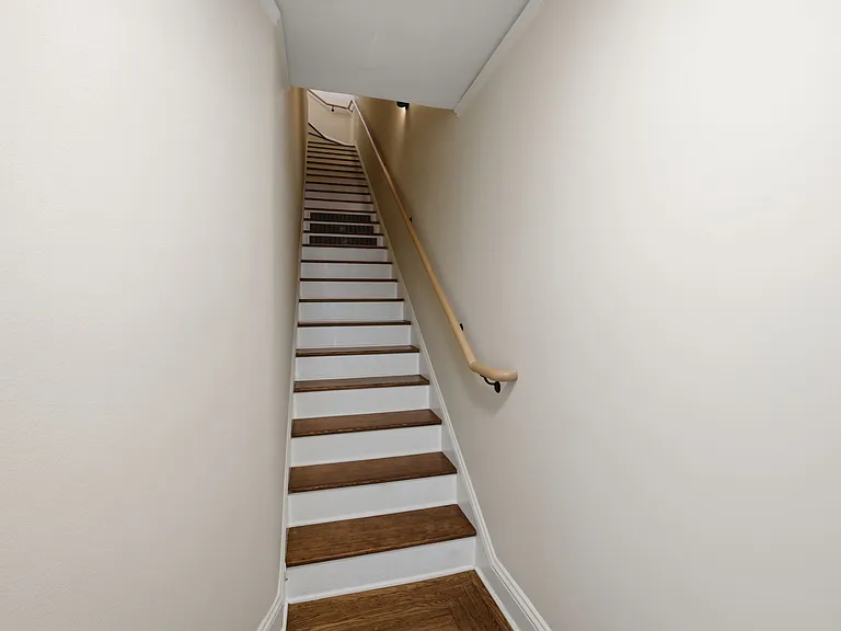 1141 Bay St — Photo 24