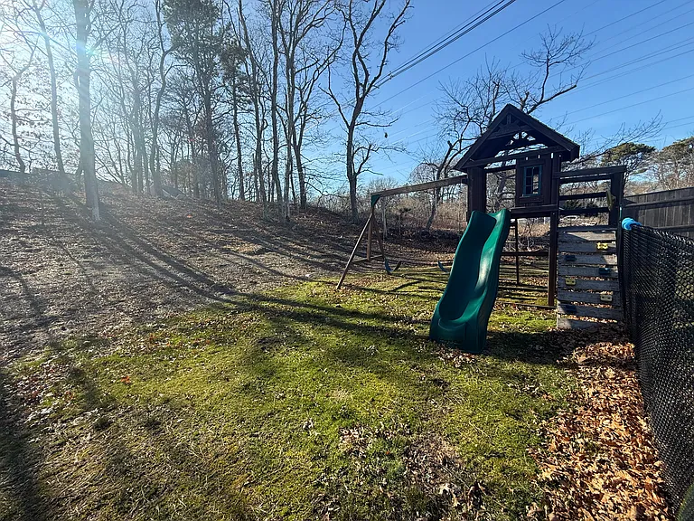 Iris Ln — Photo 24