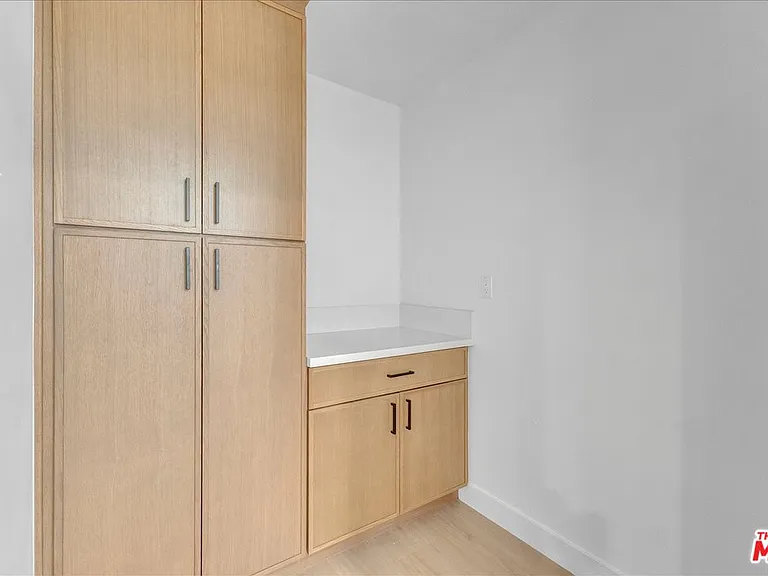 6913 1/2 Encino Ave #UPPER — Photo 23