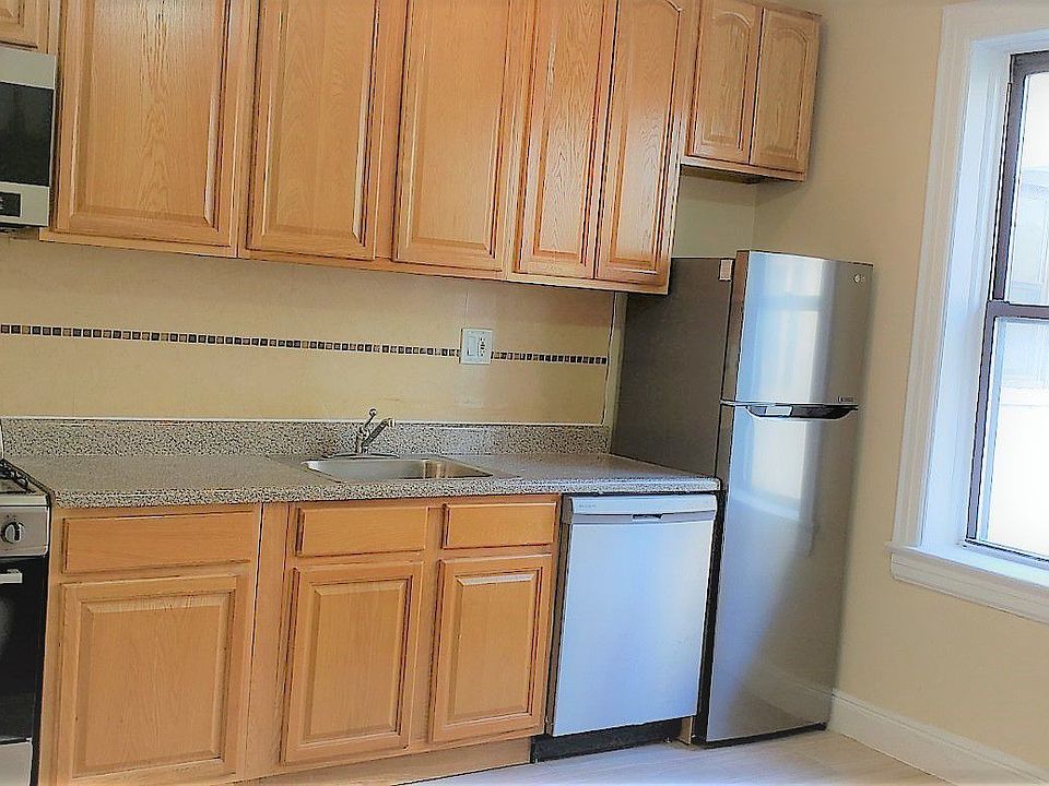 1st image of 2562 41st St APT 3C