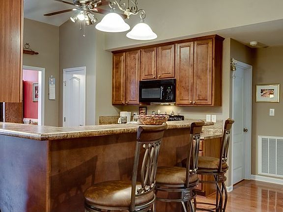 Kitchen Breakfast Bar