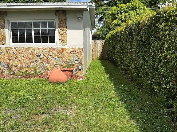 2nd image of 10321 SW 51st St