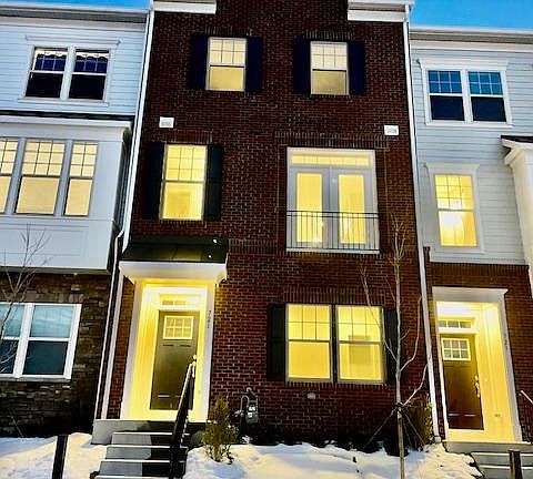 2nd image of 721 Sawback Sq NE