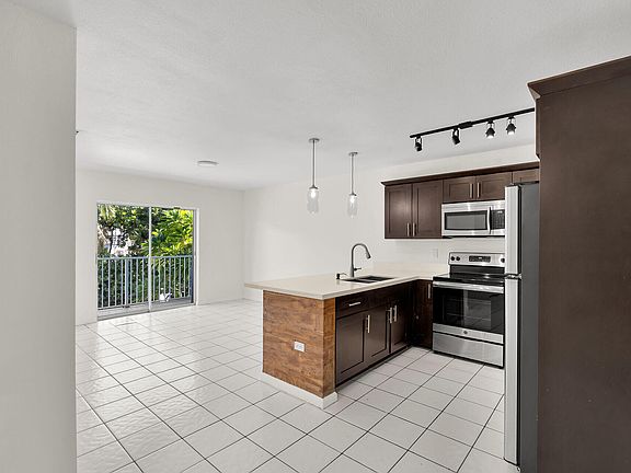 3rd image of 1129 Pebble Beach Lane APT 11