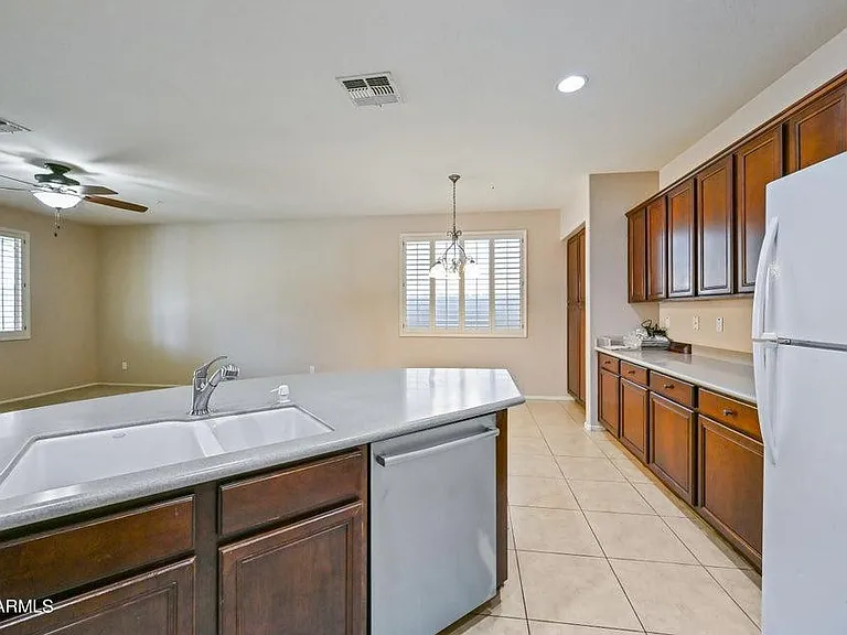 7102 W Katharine Way — Photo 8
