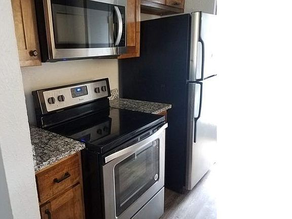 3rd image of 2411 Doreen St