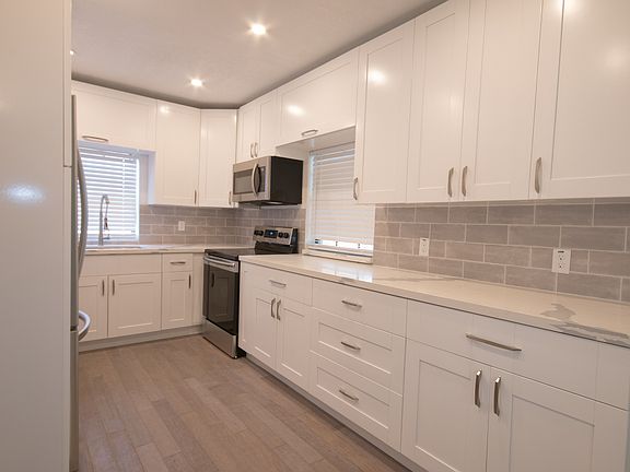 4th image of 445 NE 142nd St