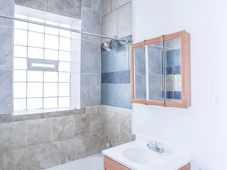 3948 W Roscoe St #2B — Photo 11