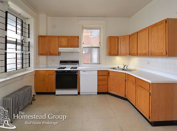 3rd image of 626 W Wellington Ave #Third