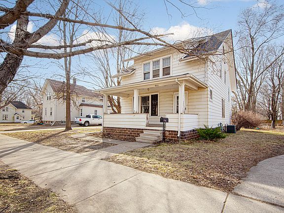 2nd image of 711 3rd St NW