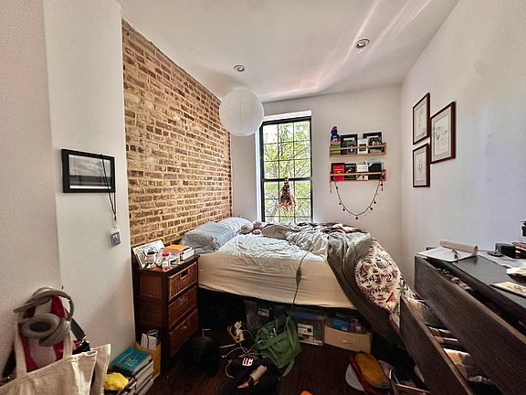 5th image of 558 Kosciuszko St APT 3L