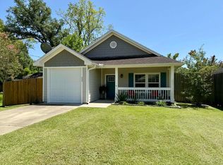 355 W Barkley St, Sour Lake, TX 77659