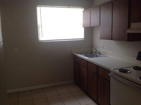 3rd image of 1029 Brady St APT 7