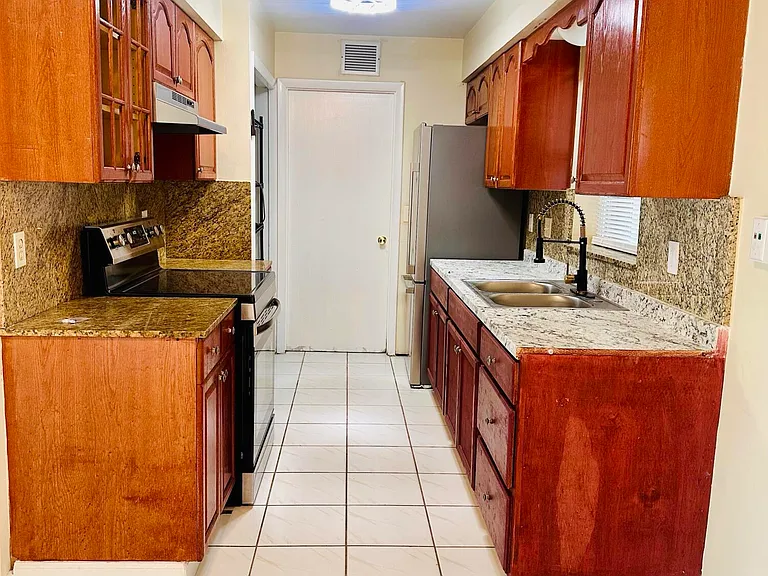 6245 Saxon Blvd — Photo 5