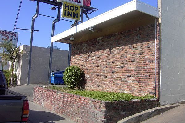 bar