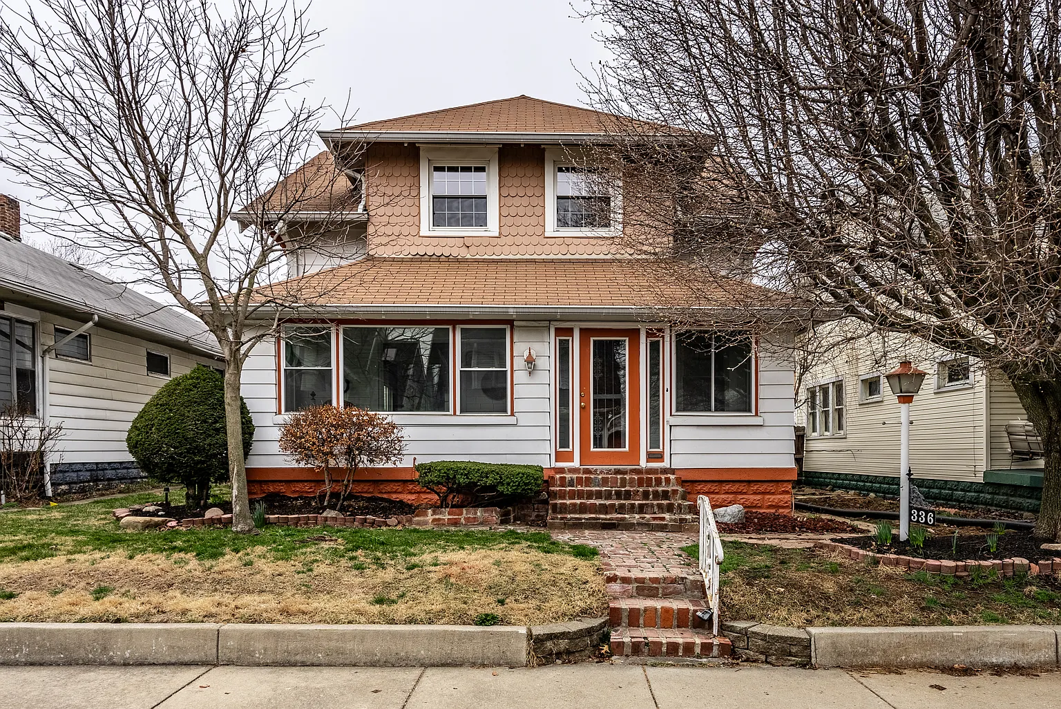 336 W 39th St photo 1