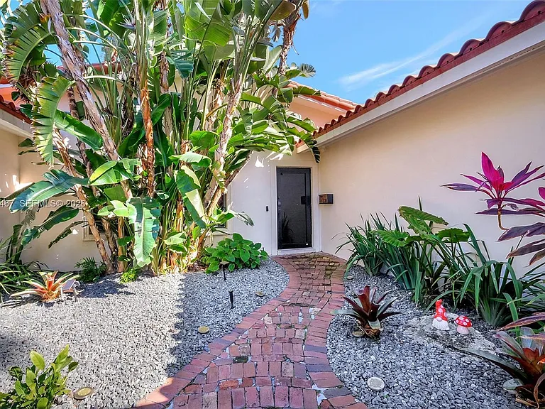 7711 Miami View Dr — Photo 33