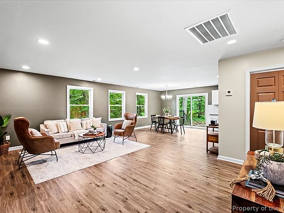 2nd image of 784 Circle Ln