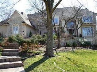 10601 S Glenview Ln, Olathe, KS 66061