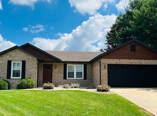 17 Willow Run Ct, Bethalto, IL 62010