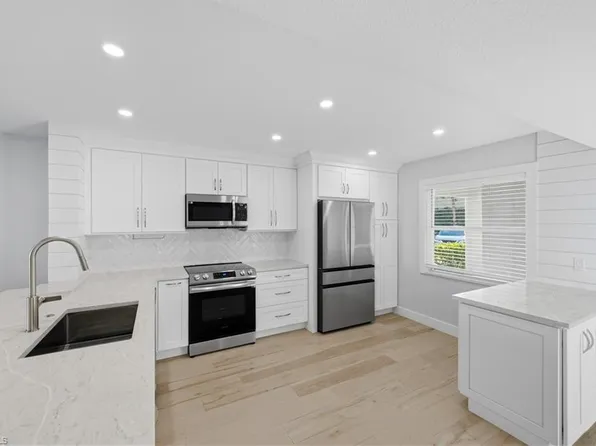 1330 Derbyshire CT #E101, NAPLES, FL 34116