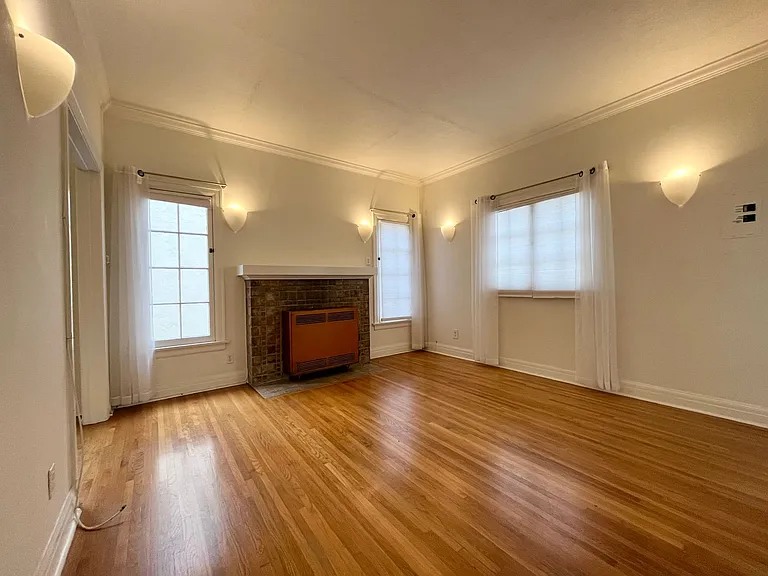 933 Ocean Ave #11 — Photo 3