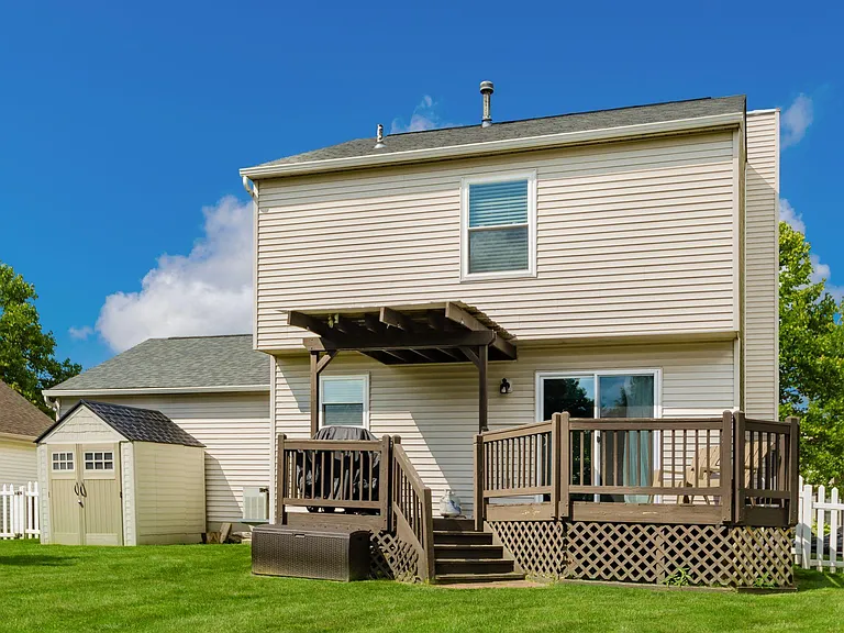 9061 Longstone Dr — Photo 2
