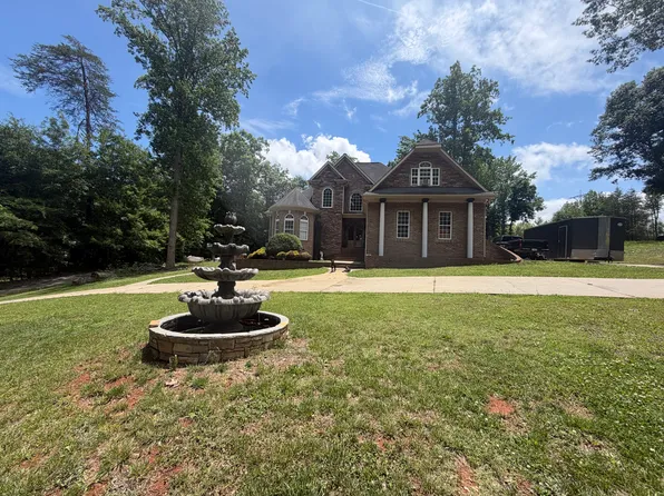 102 Point Bluff Ct, Inman, SC 29349