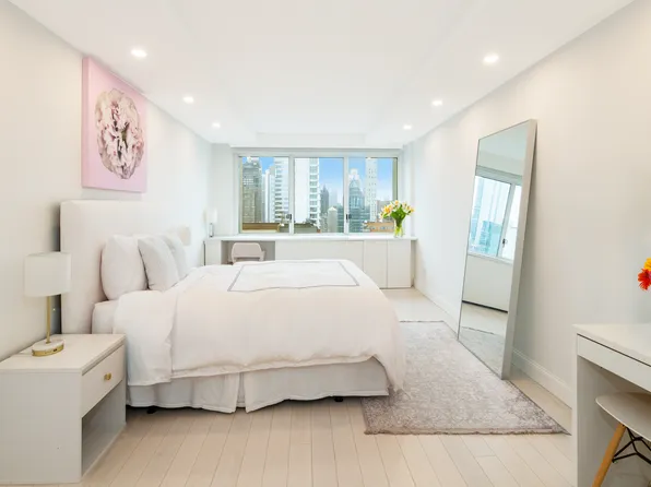 300 East 59th Street image 7 of 15