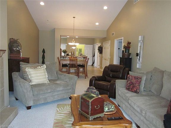 4th image of 576 Lakeview Blvd #20