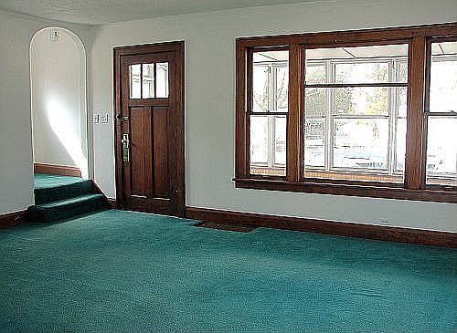 Spacious Carpeted Living Room