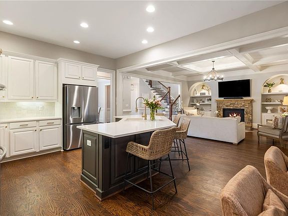 5th image of 320 Valley Brook Way NE