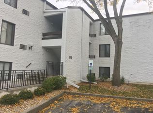 310 W Miner St APT 1B, Arlington Heights, IL 60005