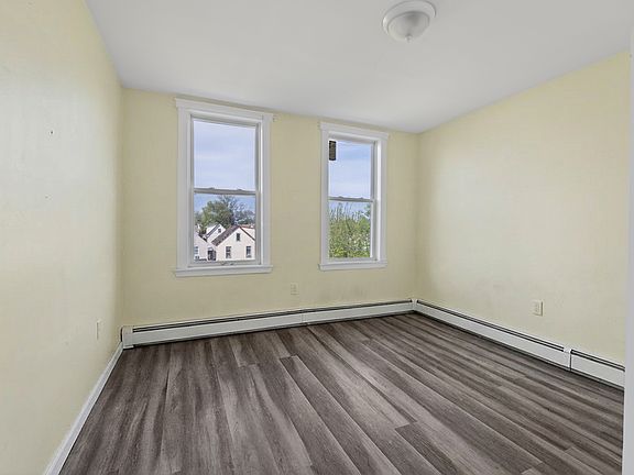 3rd image of 43 E 26th St