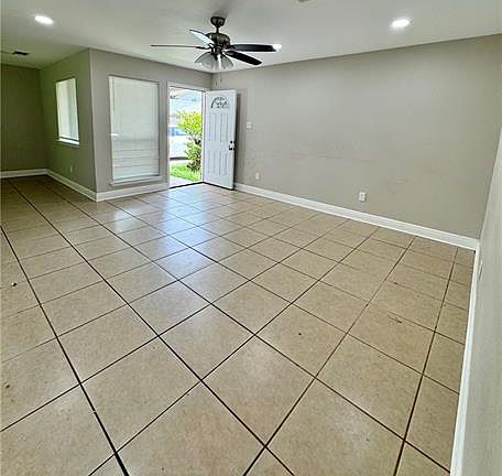 5th image of 209 Lenzie Dr #B