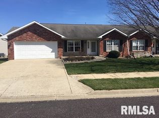 2718 Village Ct, Pekin, IL 61554