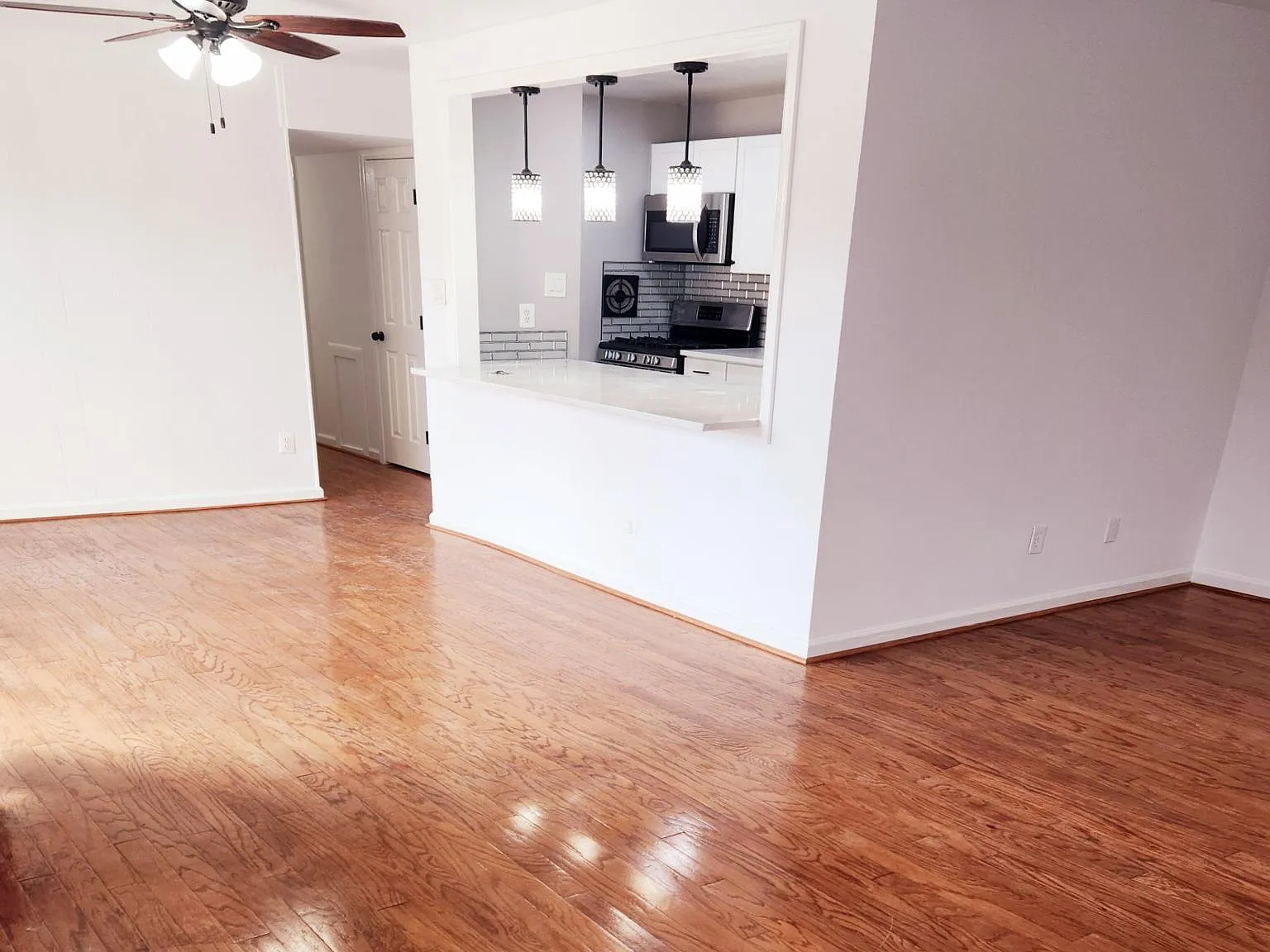 3 bed, 1158 sqft, $2,900 — Photo 2