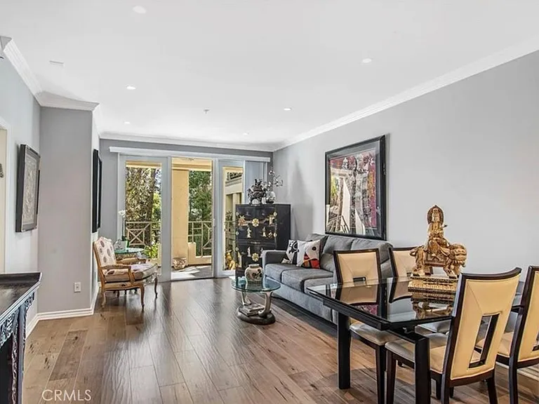 2233 Martin #201 — Photo 1