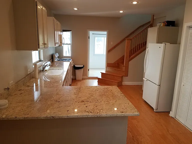 1903 W George St #2 — Photo 7