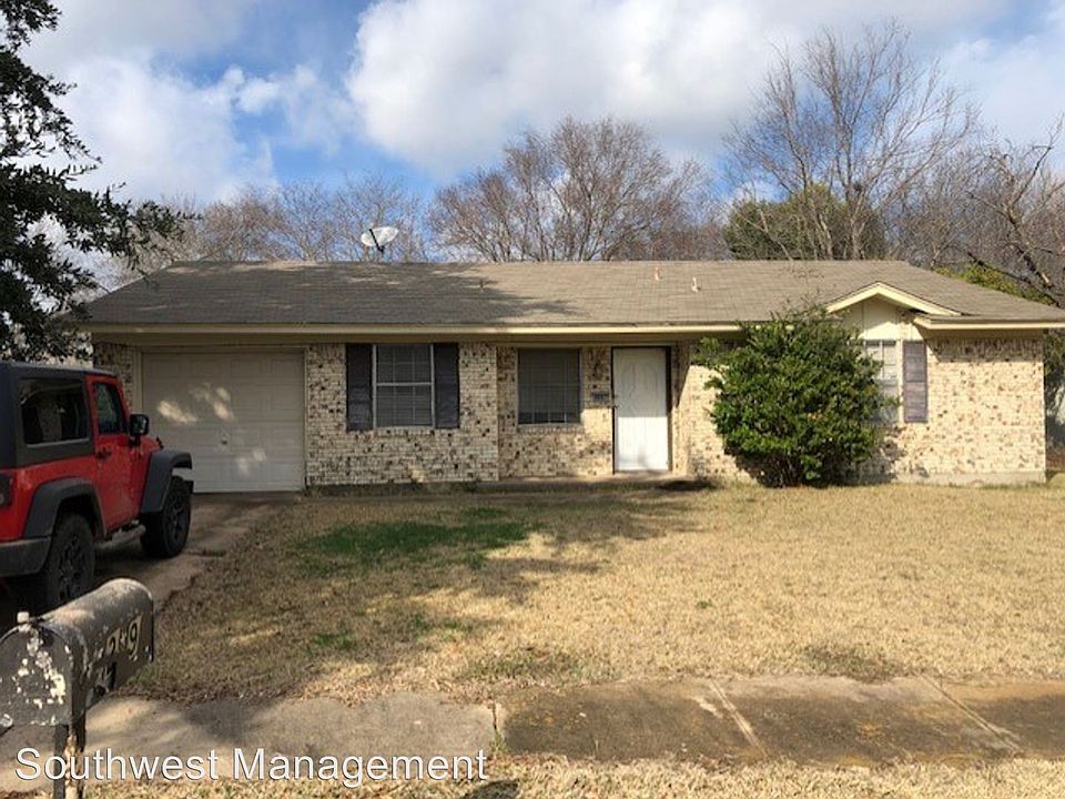 1st image of 209 E Kansas St