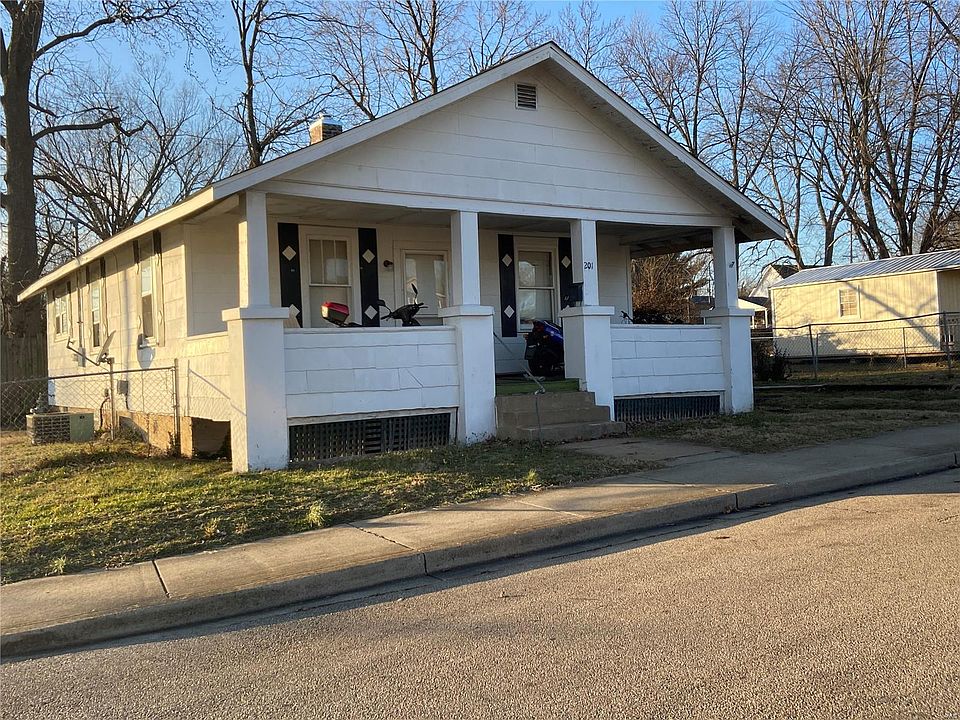 2nd image of 201 Main St
